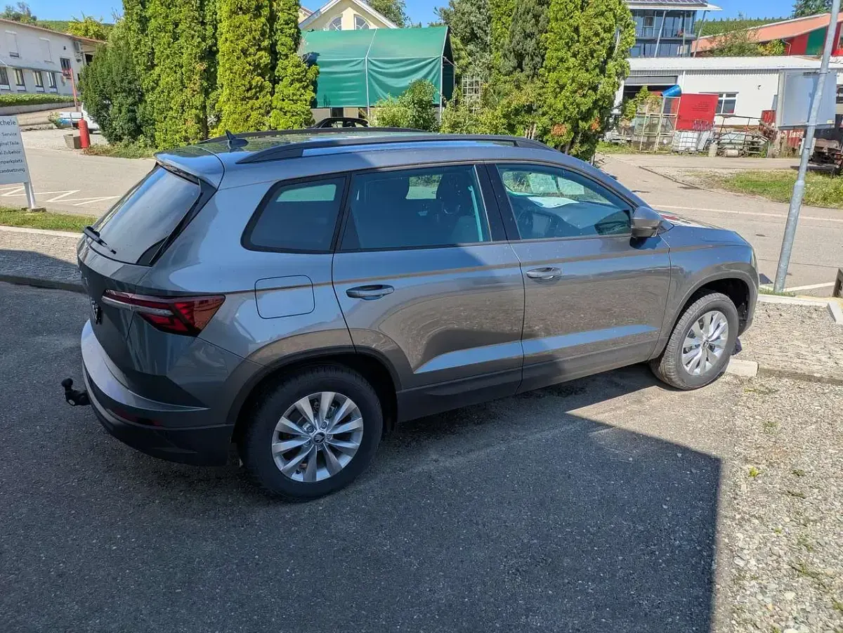 Neu Skoda Karoq 150 PS (110 kW) 2025 Graphitegrau metallic SUV