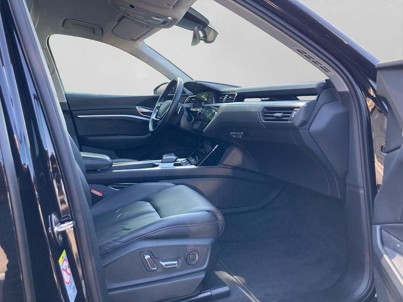 Second-hand Audi e-tron 300 kW (408 CP) 2022 Negru SUV