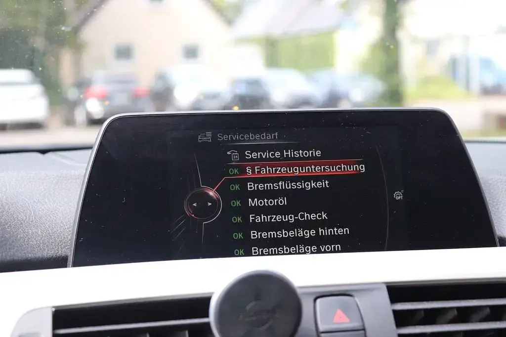 Gebraucht BMW 318 150 PS (110 kW) 2017 Silber Kombi