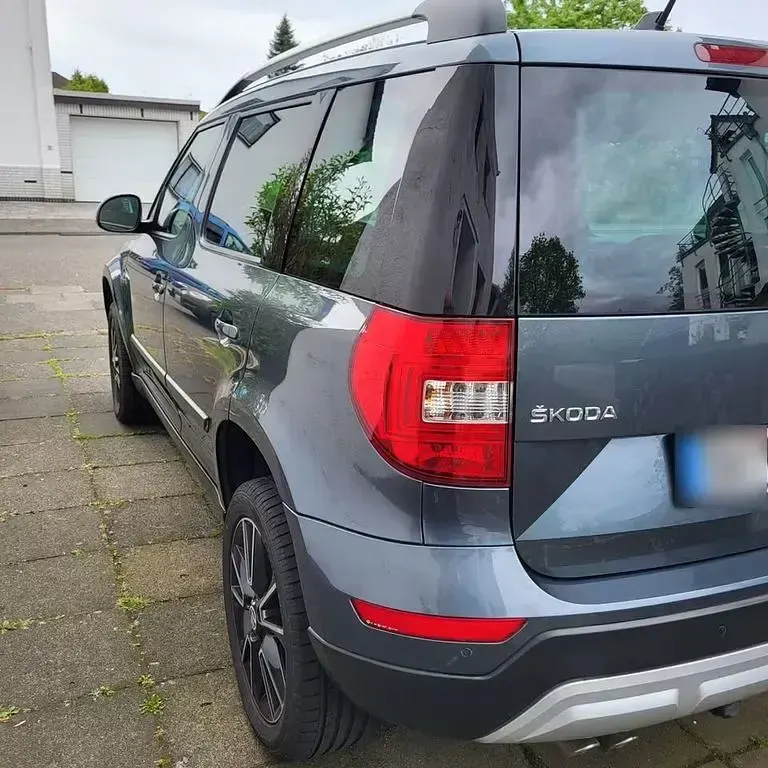Gebraucht Skoda Yeti Ambition 150 PS (110 kW) 2016 Grau SUV