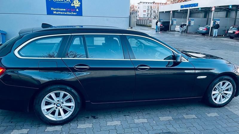Gebraucht BMW 520 184 PS (135 kW) 2013 Schwarz Kombi