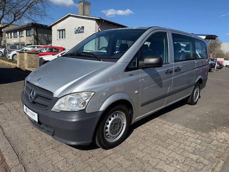 Silber Gebraucht 2011 Mercedes Vito Van | 11.900 € - Bild 1/4