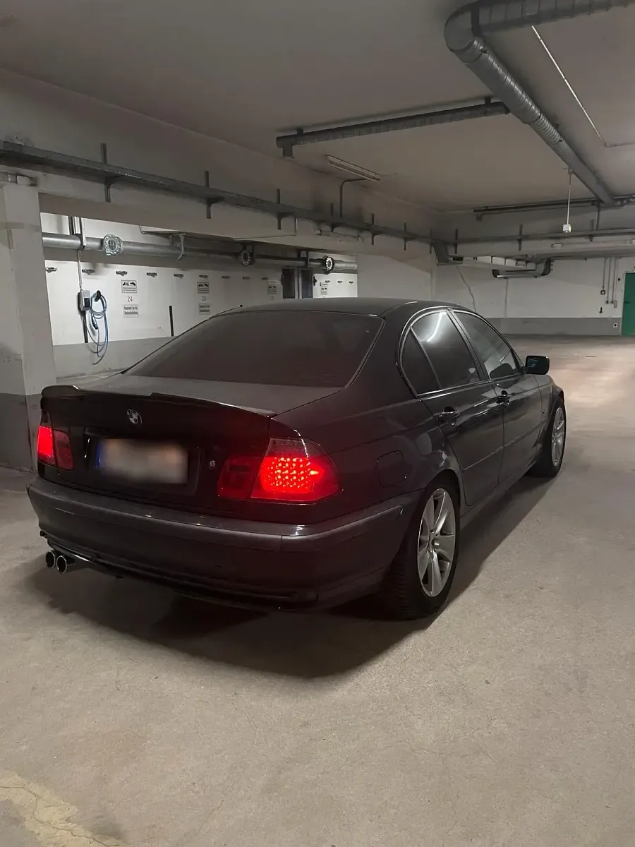Gebraucht BMW 323 170 PS (125 kW) 1998 Schwarz Limousine