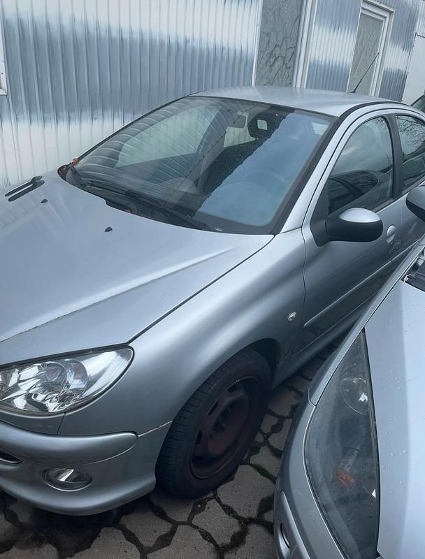 Silber Gebraucht 2006 Peugeot 206 Limousine | 3.000 € (Fairer Preis) - Bild 1/4