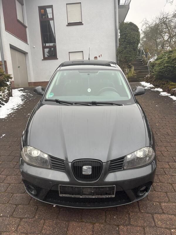 Grau Gebraucht 2009 Seat Ibiza Ecomotive Limousine | 990 € - Bild 1/4