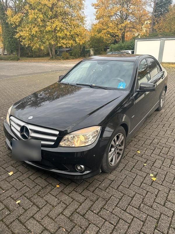 Schwarz Gebraucht 2010 Mercedes C200 Limousine | 7.300 € (Etwas zu teuer) - Bild 1/4