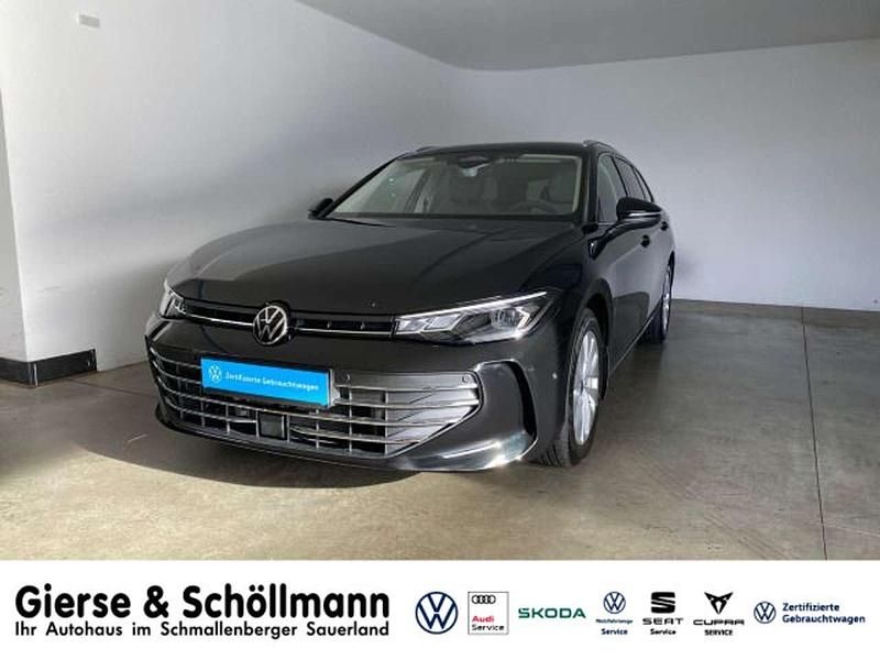 0e grenadillschwarz metallic (metallic) Gebraucht 2025 VW Passat Business Kombi | 39.950 € (Superpreis) - Bild 1/4