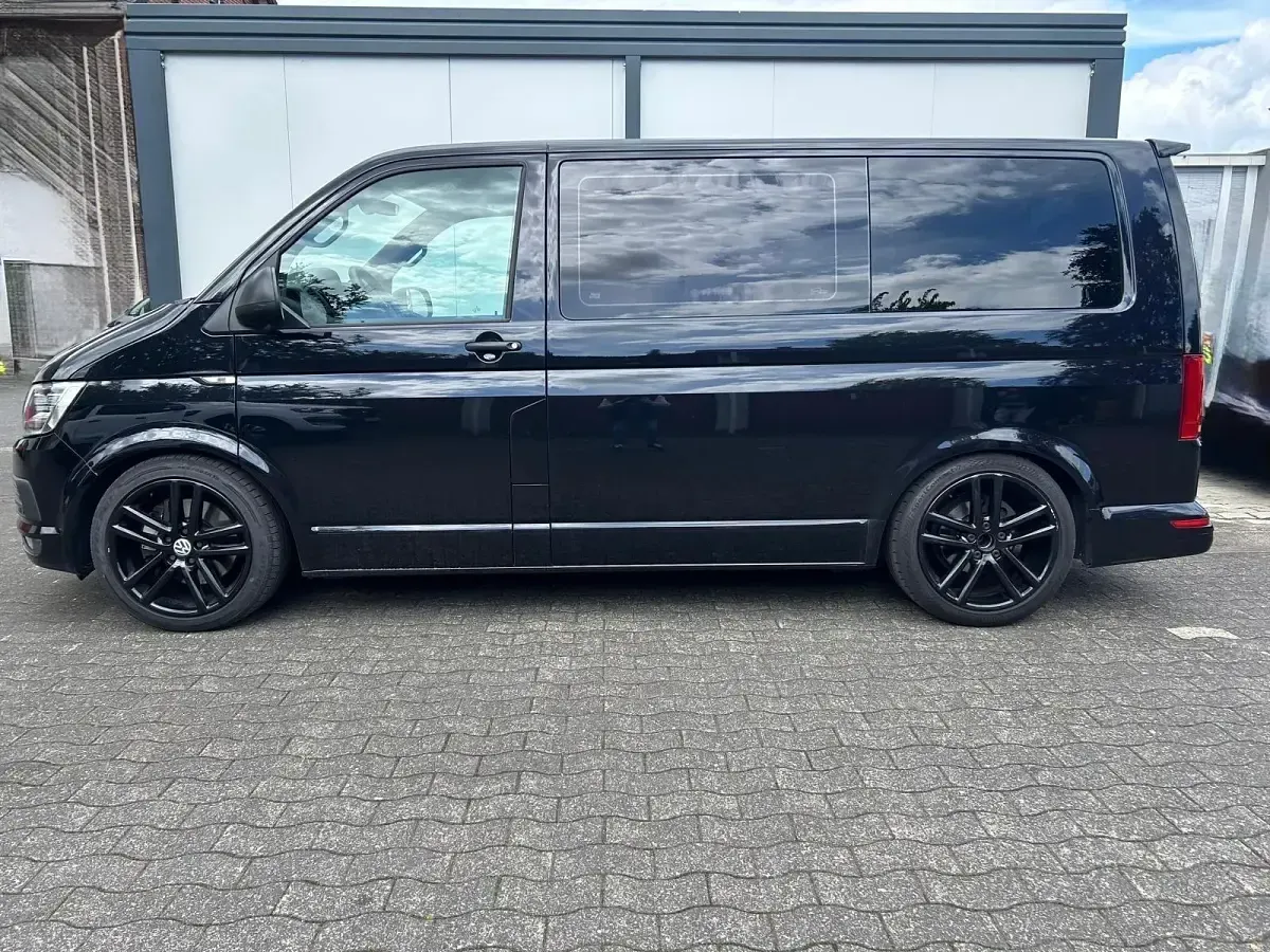 Gebraucht VW Multivan 150 PS (110 kW) 2016 Schwarz Van / Kleinbus