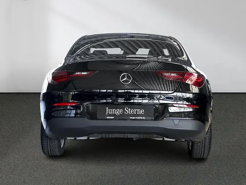 Gebraucht Mercedes CLA200 163 PS (119 kW) 2024 Schwarz Limousine