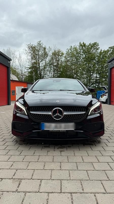 Schwarz Gebraucht 2018 Mercedes CLA220 AMG Limousine | 19.799 € (Fairer Preis) - Bild 1/4