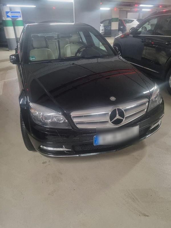 Schwarz Gebraucht 2010 Mercedes C200 Limousine | 8.000 € (Guter Preis) - Bild 1/4