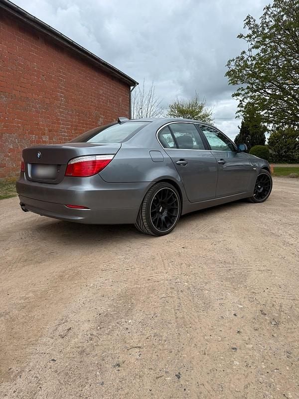 Second-hand BMW 525 220 CP (161 kW) 2008 Argintiu Berlinǎ