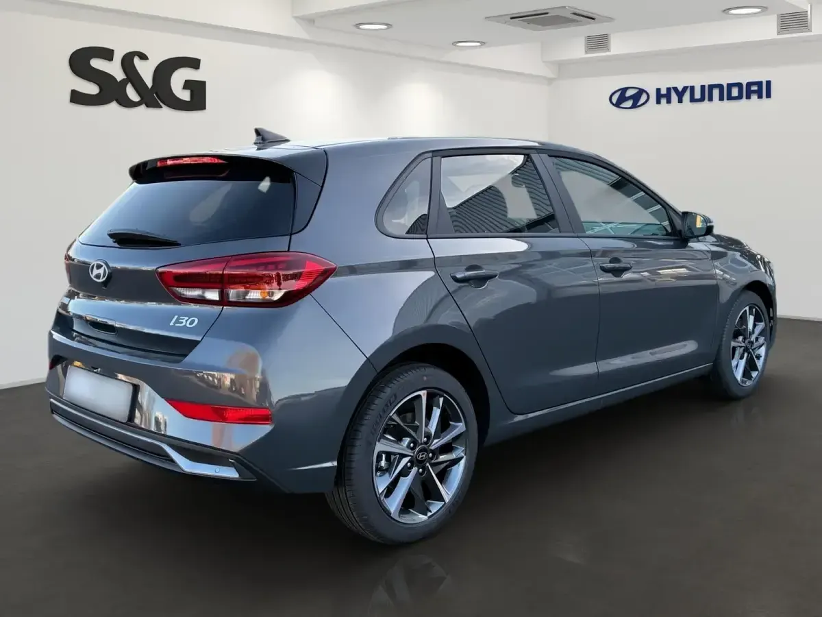 Neu Hyundai i30 Advantage 140 PS (102 kW) 2026 Ecotronic grey / mic (grau) Limousine