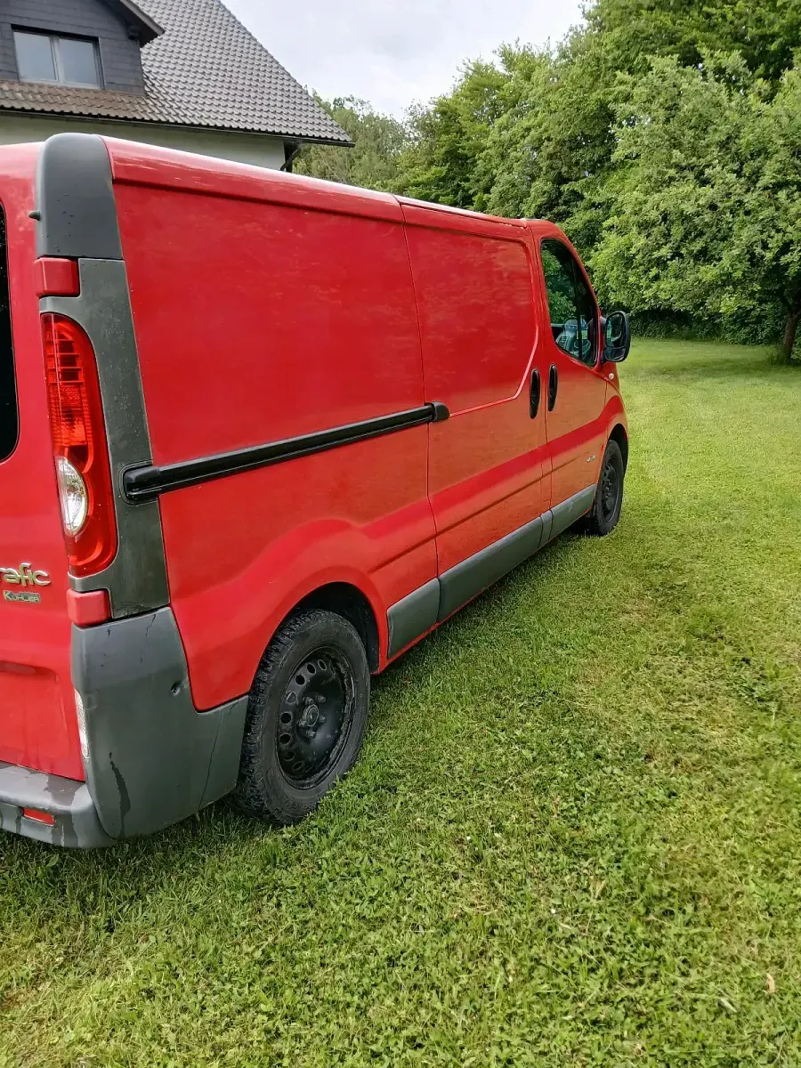 Gebraucht Renault Trafic 115 PS (84 kW) 2012 Rot Van / Kleinbus