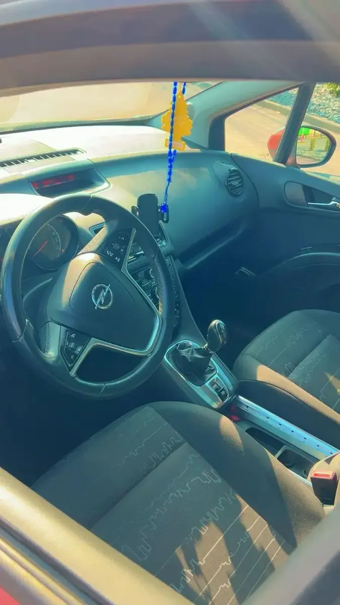Gebraucht Opel Meriva 101 PS (74 kW) 2011 Rot Van / Kleinbus