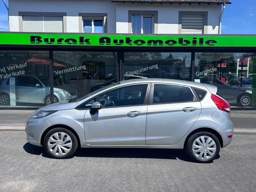 Gebraucht Ford Fiesta Trend 60 PS (44 kW) 2011 Silber Limousine
