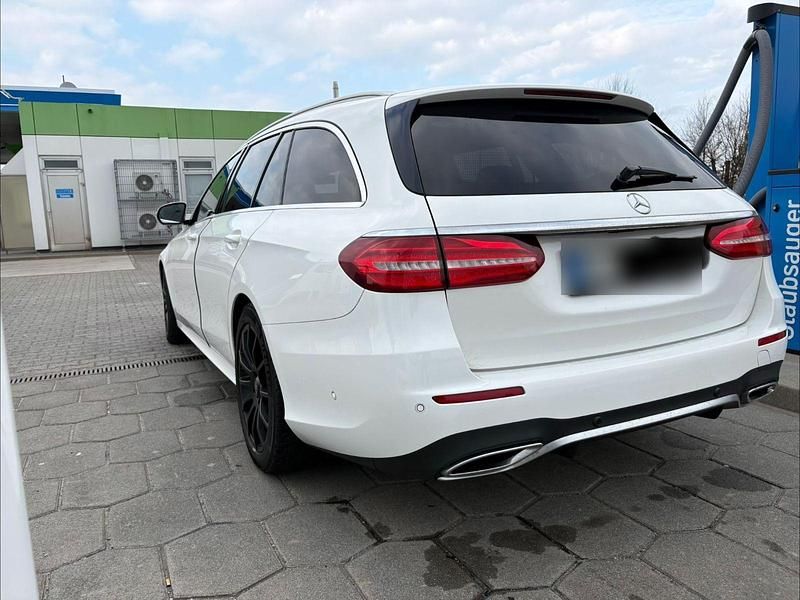 Gebraucht Mercedes E300 AMG line 245 PS (180 kW) 2018 Weiß Kombi