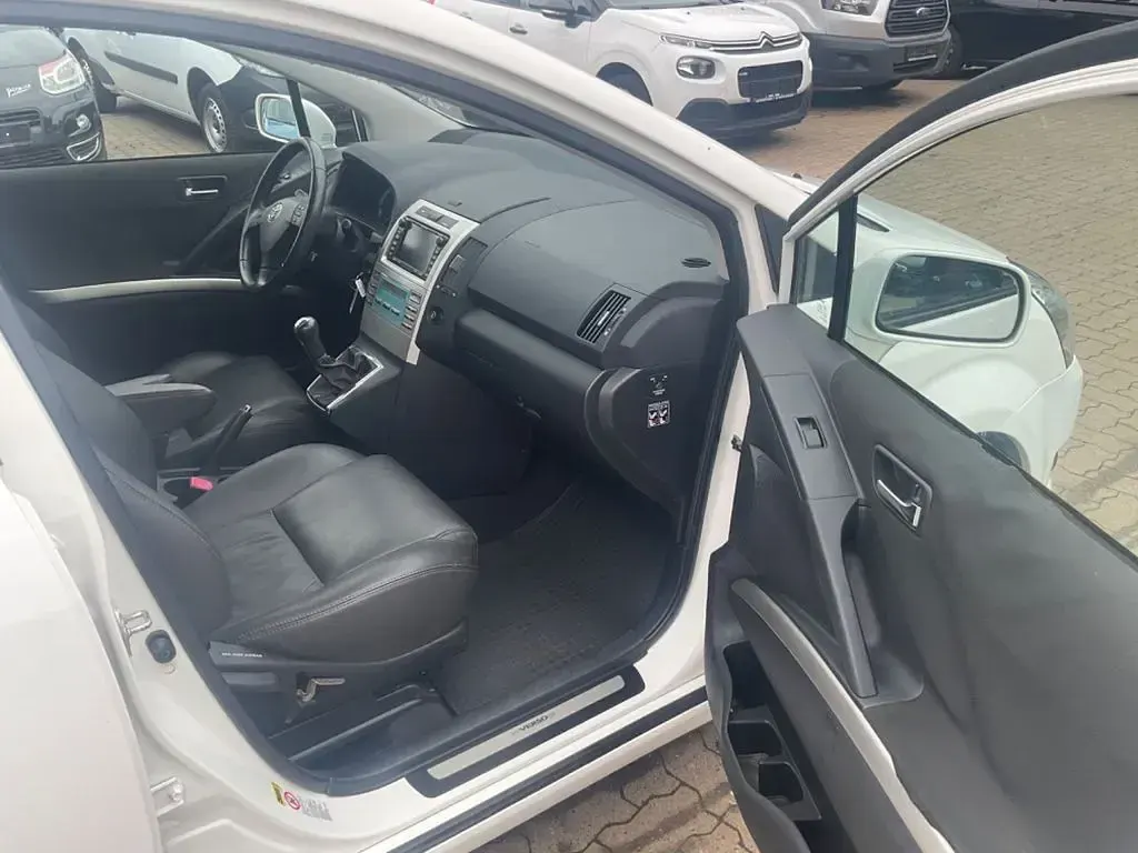 Gebraucht Toyota Corolla Verso 177 PS (130 kW) 2008 Super (pure) white ii Van / Kleinbus