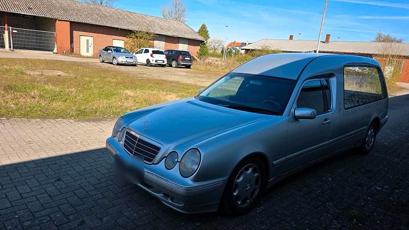 Gebraucht Mercedes E270 170 PS (125 kW) 2001 Silber Limousine