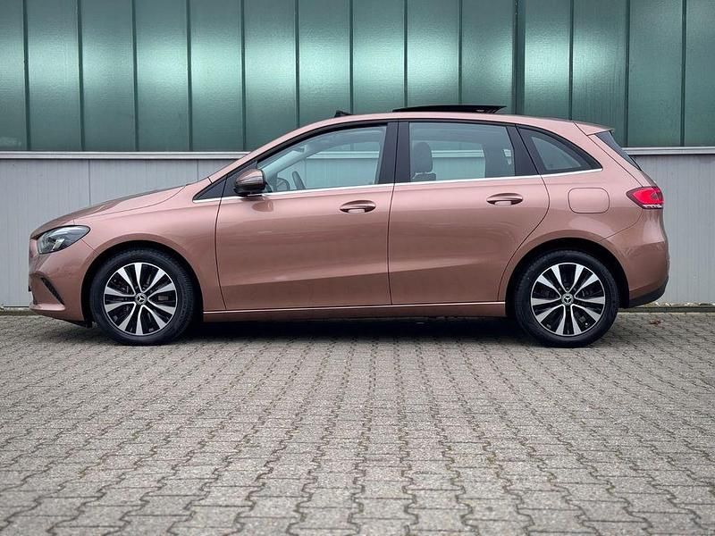 Gebraucht Mercedes E250 Style 218 PS (160 kW) 2021 Gold Limousine