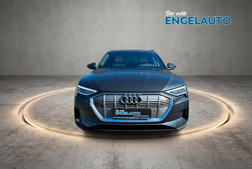 Używany Audi e-tron Ambiente 230 kW (313 KM) 2021 Szary SUV