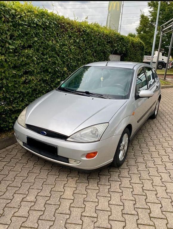 Gebraucht Ford Focus Futura 131 PS (96 kW) 1999 Silber Limousine