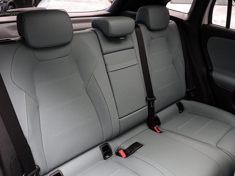 Gebraucht Mercedes EQA300 AMG 167 kW (228 PS) 2024 Weiss polarweiss SUV