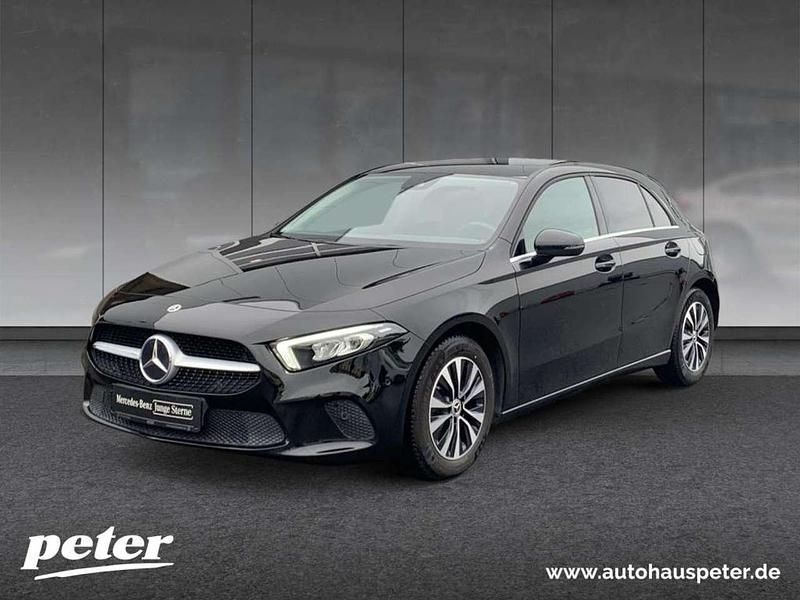 Unilack nachtschwarz Gebraucht 2020 Mercedes A180 Style Limousine | 20.890 € (Guter Preis) - Bild 1/4