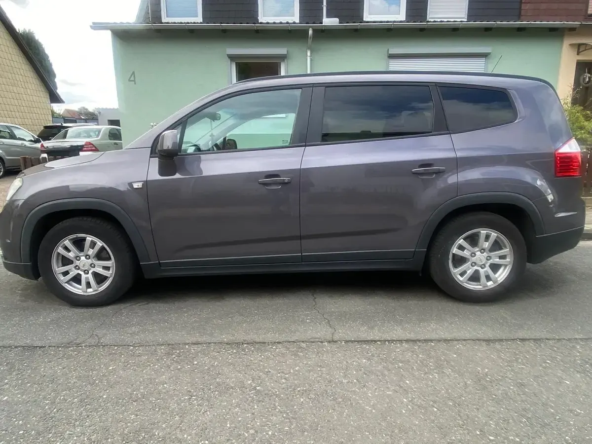 Gebraucht Chevrolet Orlando 140 PS (102 kW) 2012 Grau Van / Kleinbus