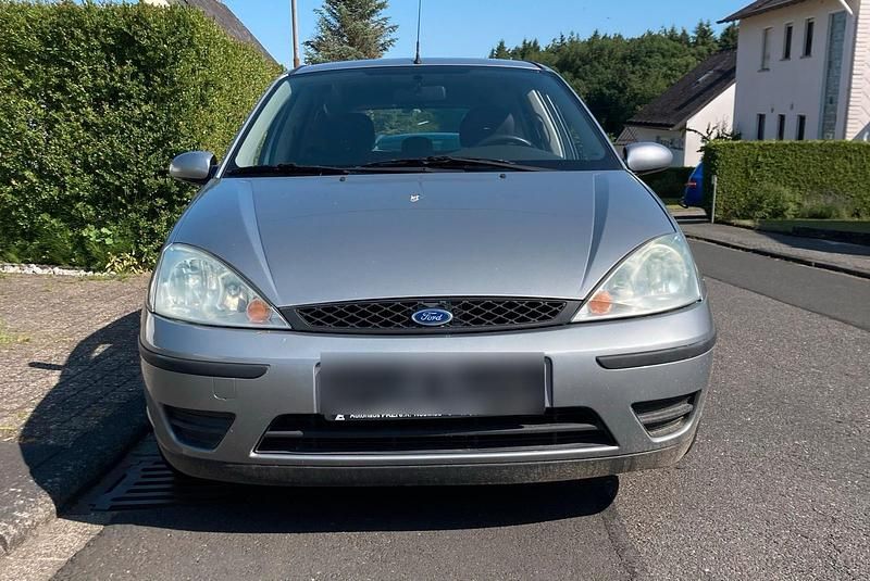 Grau Gebraucht 2003 Ford Focus Kleinwagen | 1.550 € (Guter Preis) - Bild 1/4