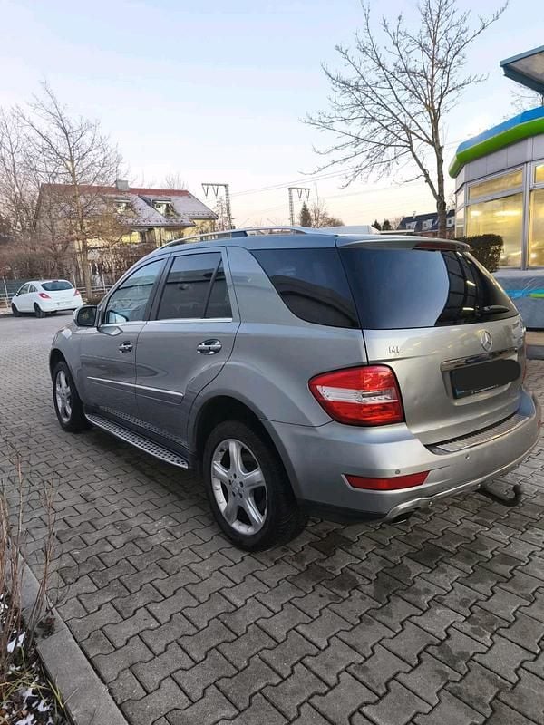 Gebraucht Mercedes ML350 306 PS (225 kW) 2010 Grau SUV