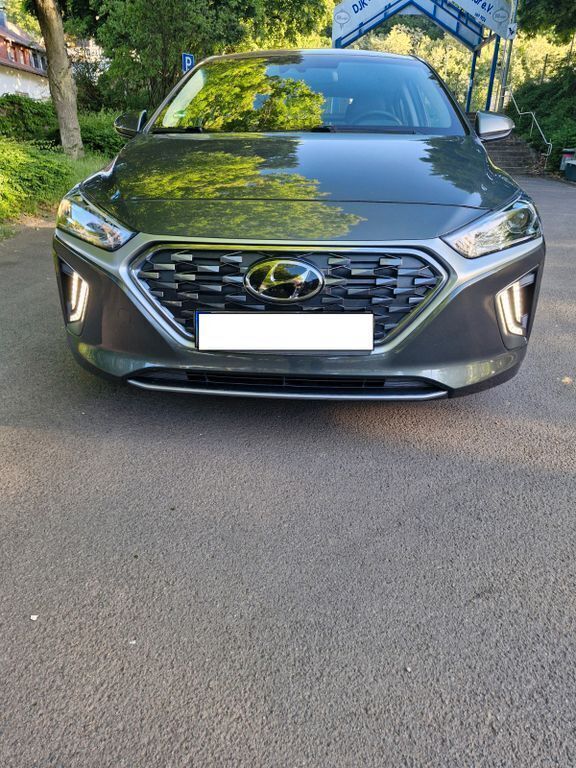 Grau Gebraucht 2021 Hyundai Ioniq Trend Limousine | 21.700 € (Etwas zu teuer) - Bild 1/4