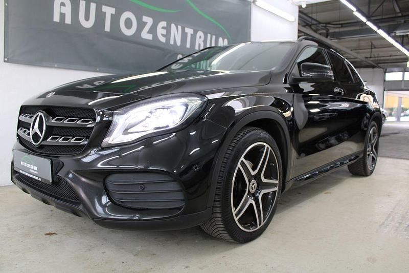 Gebraucht Mercedes GLA200 AMG line 136 PS (100 kW) 2018 Kosmosschwarz SUV