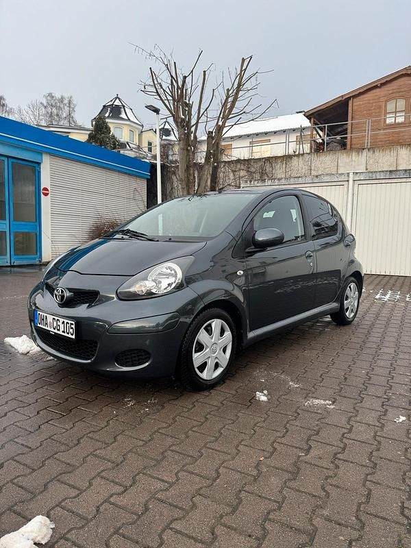 Gebraucht Toyota Aygo 68 PS (50 kW) 2009 Grau Kleinwagen