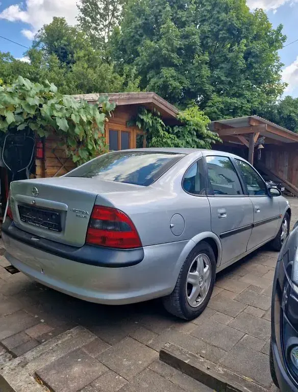 Gebraucht Opel Vectra 170 PS (125 kW) 1998 Silber Limousine