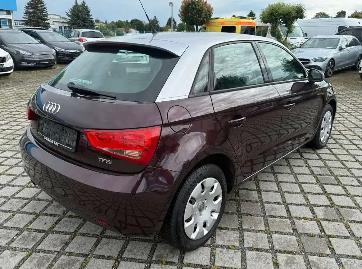 Gebraucht Audi A1 Sportback Sport 86 PS (63 kW) 2014 Shirazrot / florettsilber Kleinwagen