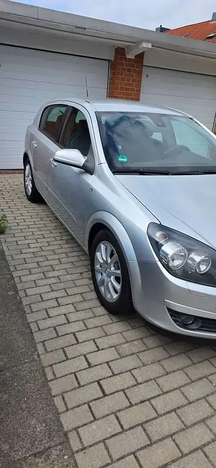 Gebraucht Opel Astra 105 PS (77 kW) 2004 Silber Limousine