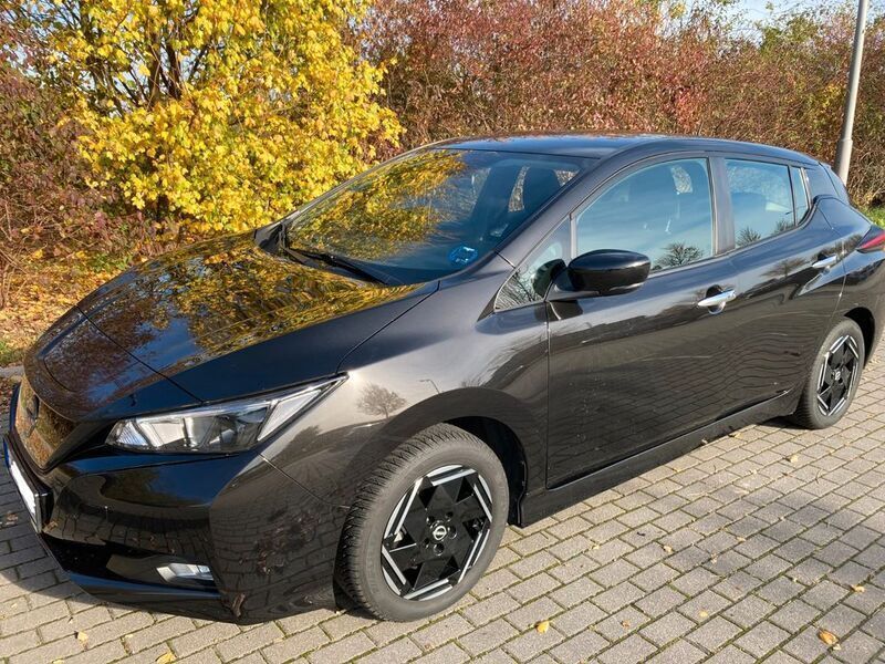 Schwarz Gebraucht 2022 Nissan Leaf Acenta Kleinwagen | 14.299 € (Guter Preis) - Bild 1/4