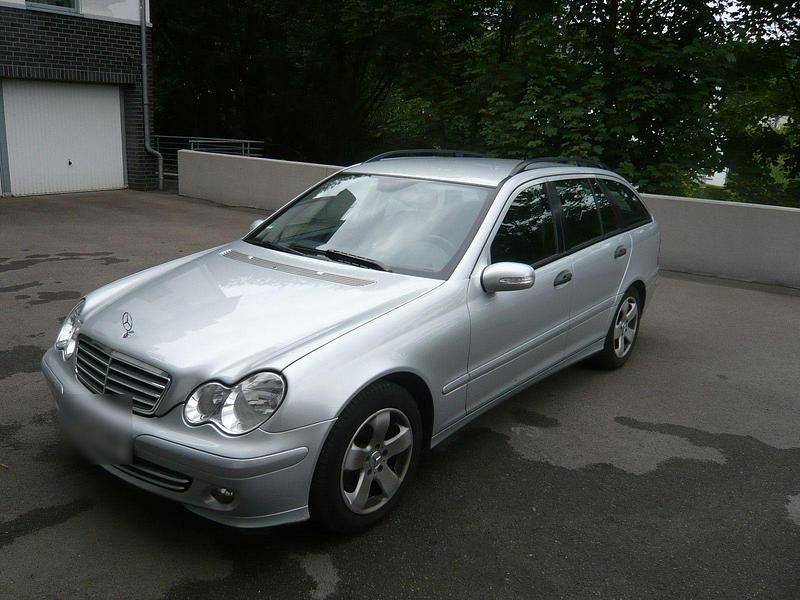 Silber Gebraucht 2005 Mercedes C180 Classic Kombi | 5.950 € (Etwas zu teuer) - Bild 1/4