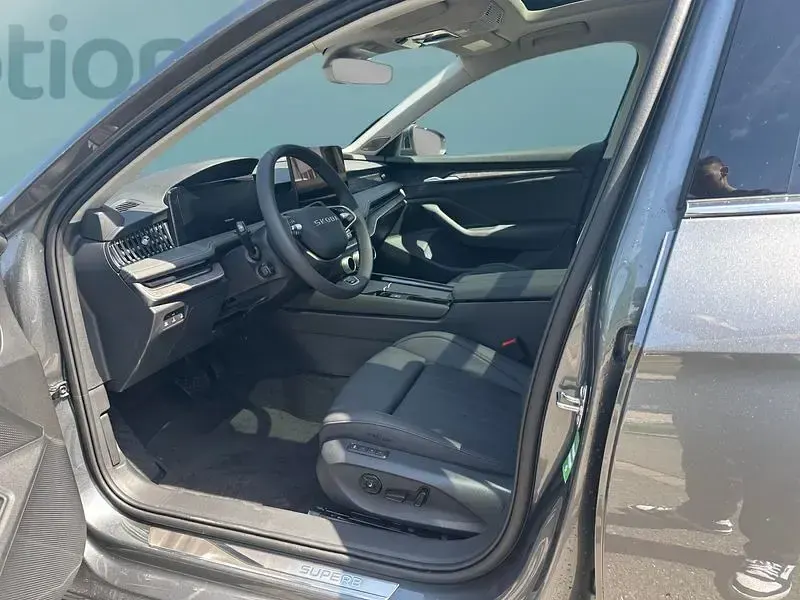 Gebraucht Skoda Superb 150 PS (110 kW) 2025 Grau Kombi