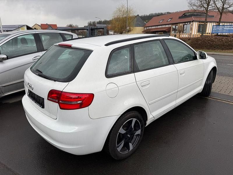 Gebraucht Audi A3 Attraction 125 PS (91 kW) 2010 Weiß Kleinwagen