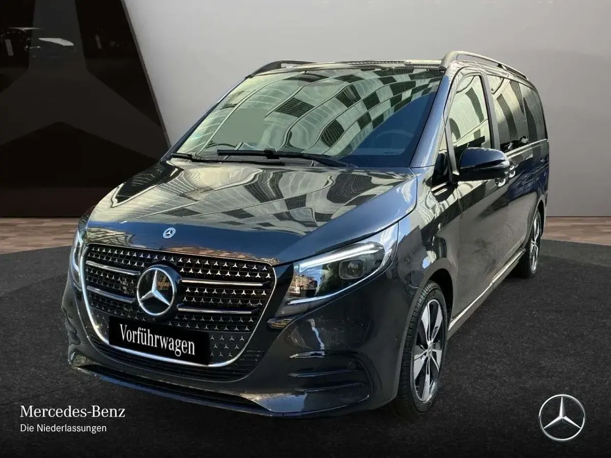 Gebraucht Mercedes V300 AMG 237 PS (174 kW) 2025 Grau Van / Kleinbus