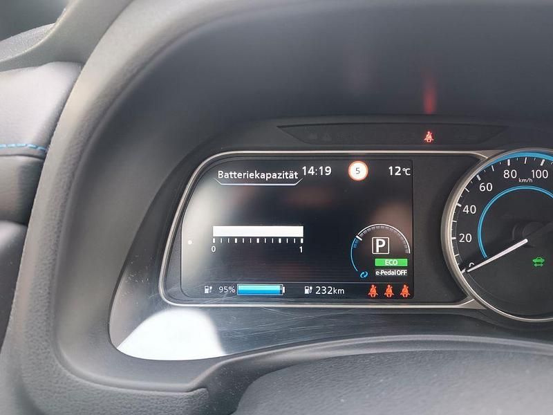 Gebraucht Nissan Leaf Acenta 110 kW (150 PS) 2018 Weiß Kleinwagen