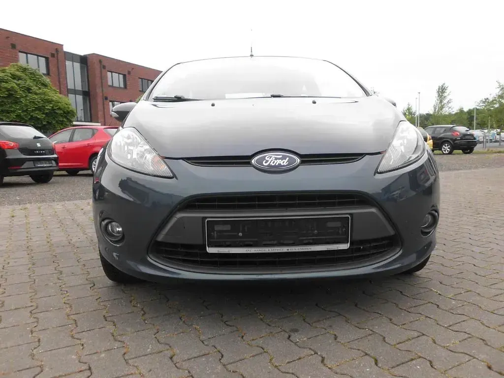 Gebraucht Ford Fiesta Titanium 82 PS (60 kW) 2011 Grau Limousine