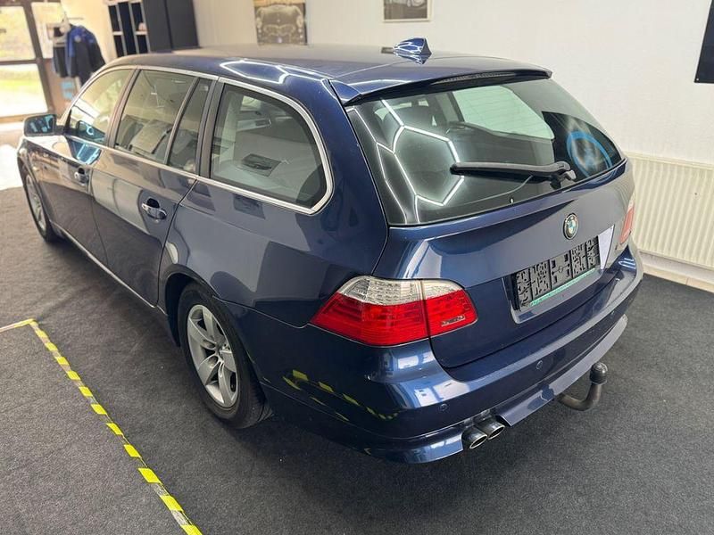 Gebraucht BMW 525 197 PS (144 kW) 2007 Blau Kombi