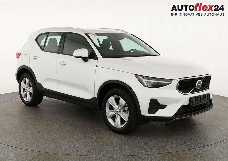 Crystal white perlglanz... Neu 2025 Volvo XC40 Core SUV | 37.245 € (Superpreis) - Bild 1/4