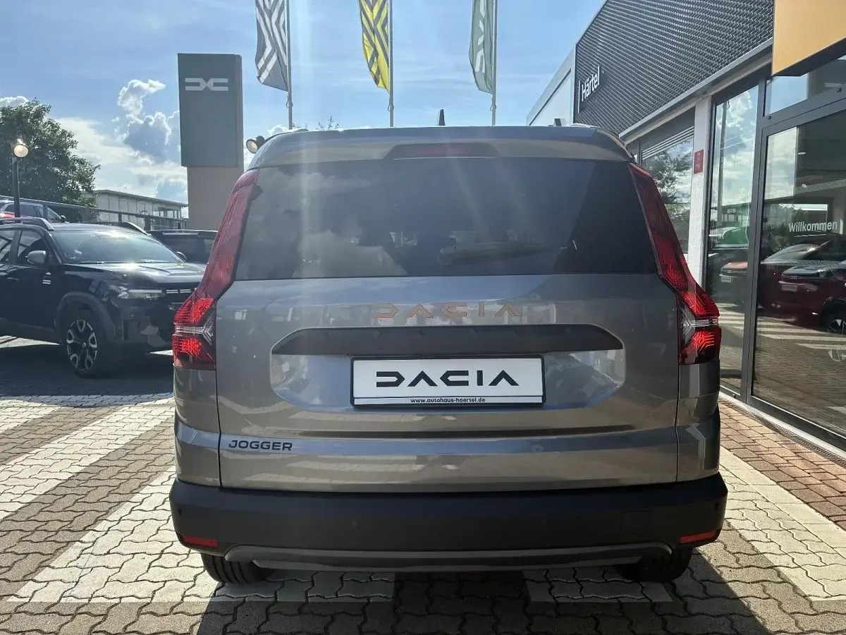 Neu Dacia Jogger Extreme 110 PS (80 kW) 2025 Dolomitgrau (grau) Van / Kleinbus