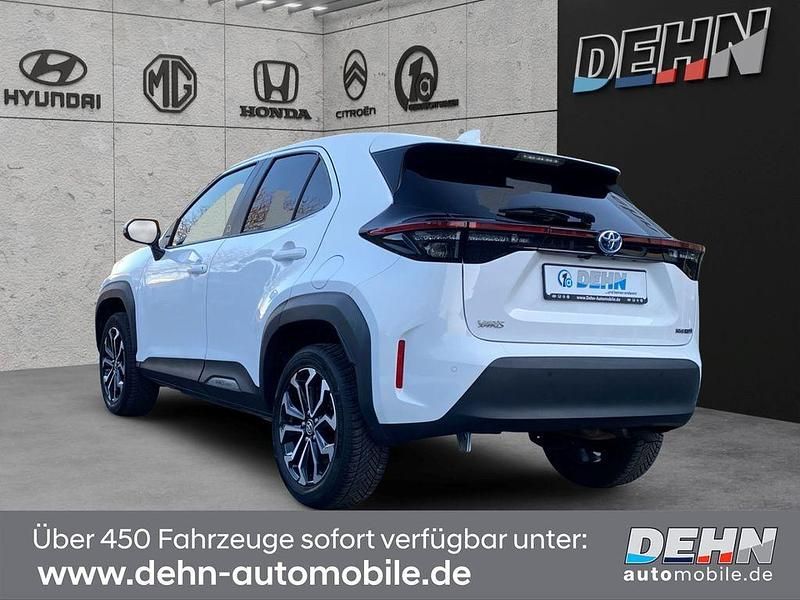 Gebraucht Toyota Yaris Hybrid Team 116 PS (85 kW) 2023 Weiß Limousine