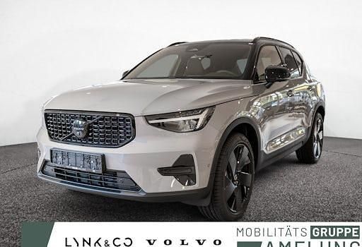 Neu Volvo XC40 Plus 163 PS (119 kW) 2026 Grau SUV