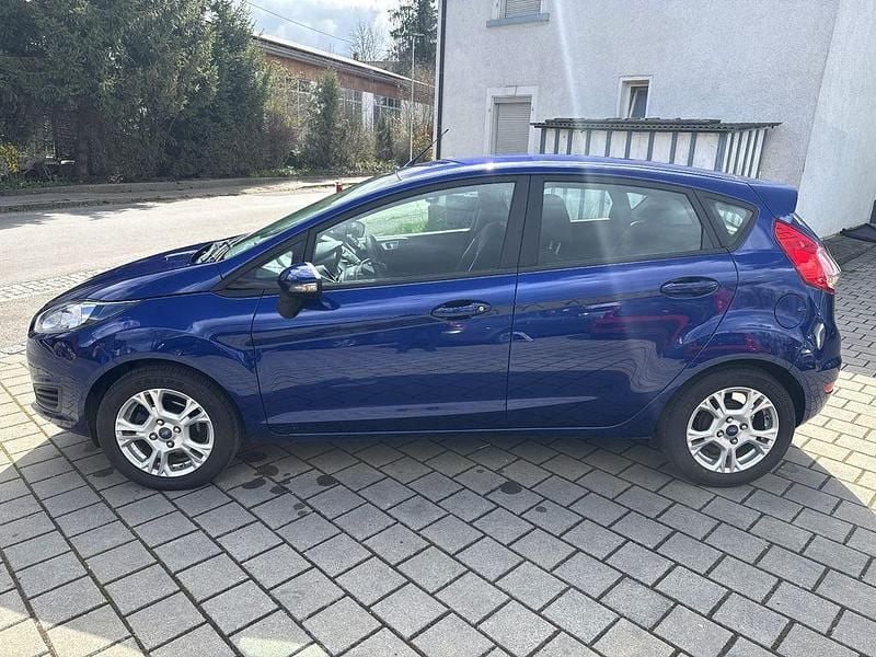 Gebraucht Ford Fiesta Trend 82 PS (60 kW) 2015 Blau Limousine